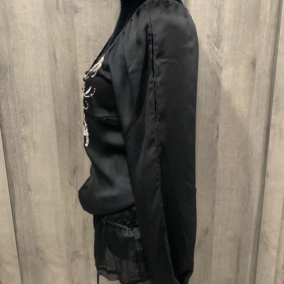 White House Black Market Embroidered Cut Out Sleeve Tie Waist Blouse Size XS - Picture 9 of 12